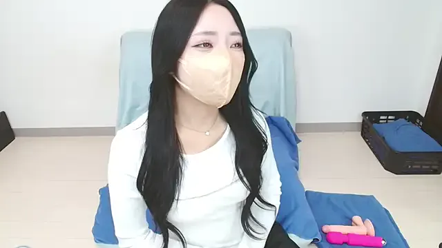 Yui-Ch – webcam model profile photo Image 6