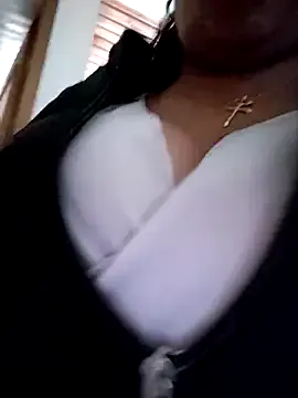 seraphine23 – webcam model profile photo Image 19