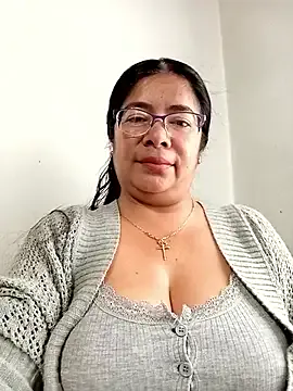 seraphine23 – webcam model profile photo Image 3