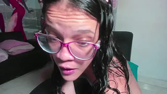 seraphine23 – webcam model profile photo Image 2