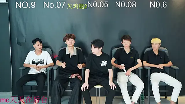 FroggyAnna – webcam model profile photo Image 2