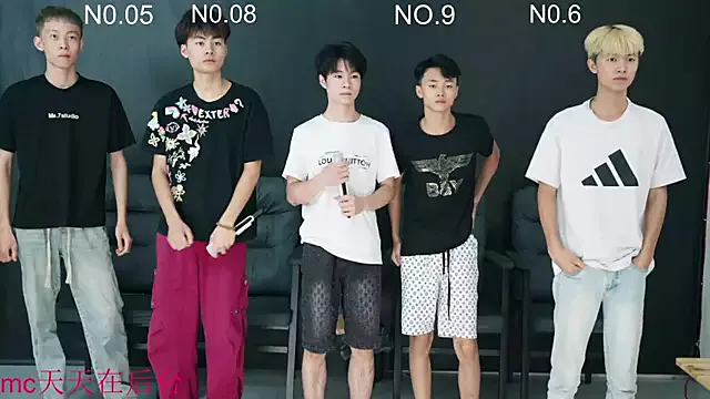 FroggyAnna – webcam model profile photo Image 3