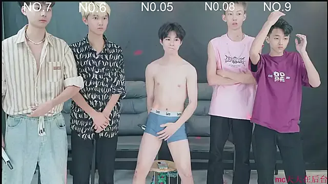 FroggyAnna – webcam model profile photo Image 5