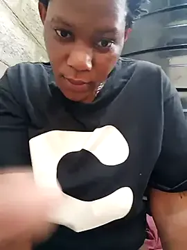 GouGou-111 – webcam model profile photo Image 3