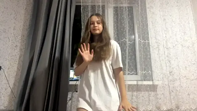 CharlynDini – webcam model profile photo