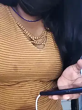 Yui-Ch – webcam model profile photo Image 10