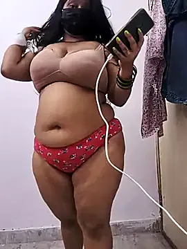 Yui-Ch – webcam model profile photo Image 3