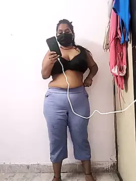 Yui-Ch – webcam model profile photo Image 6