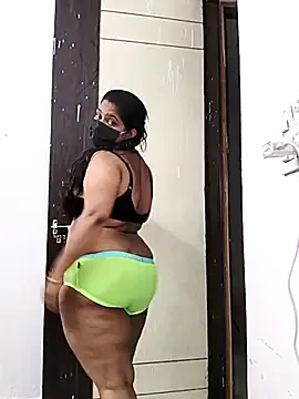 Yui-Ch – webcam model profile photo Image 8