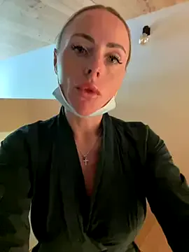 Yui-Ch – webcam model profile photo Image 12