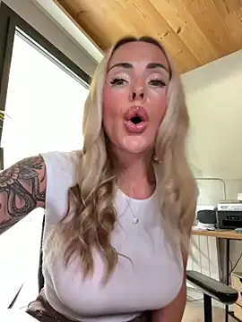 Yui-Ch – webcam model profile photo Image 13