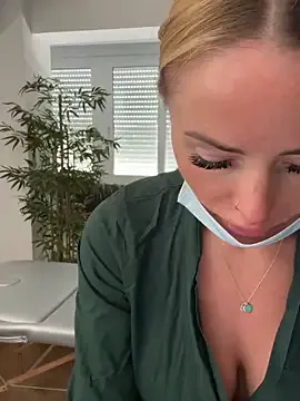 Yui-Ch – webcam model profile photo Image 4