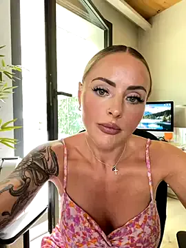 Yui-Ch – webcam model profile photo Image 9