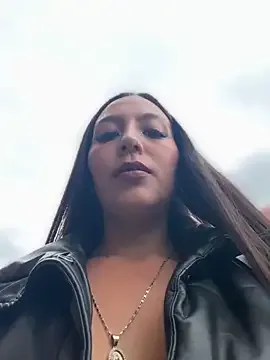 FroggyAnna – webcam model profile photo Image 3