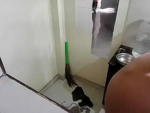 RealJuliette – webcam model profile photo Image 17