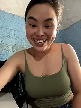 GouGou-111 – webcam model profile photo Image 3