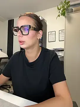 NA-KAREN-V8 – webcam model profile photo Image 14