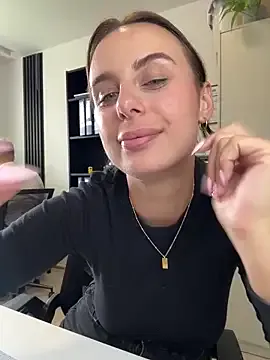 NA-KAREN-V8 – webcam model profile photo Image 3