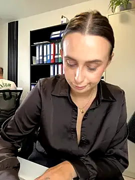 NA-KAREN-V8 – webcam model profile photo Image 4