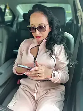 HotBella- – webcam model profile photo Image 2