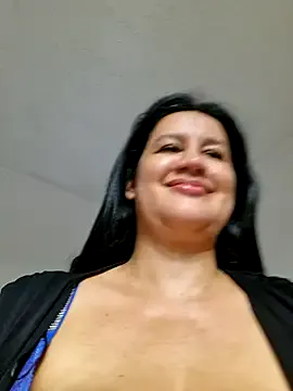 taeni_lara – webcam model profile photo Image 4