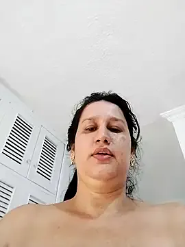 taeni_lara – webcam model profile photo Image 6