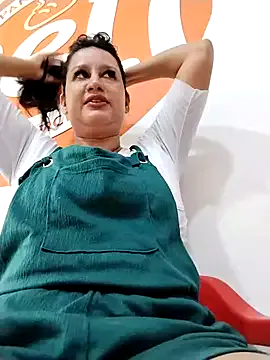 taeni_lara – webcam model profile photo Image 8