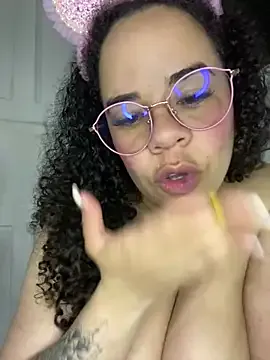 MadelineFox – webcam model profile photo Image 7