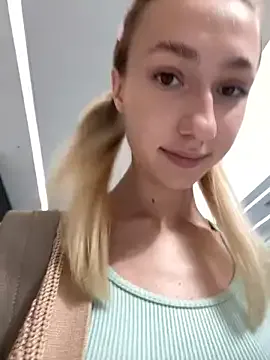 Yui-Ch – webcam model profile photo Image 14