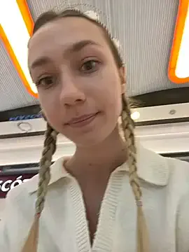 Yui-Ch – webcam model profile photo Image 15