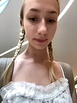 Yui-Ch – webcam model profile photo Image 2