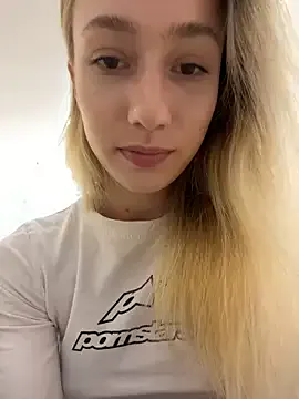 Yui-Ch – webcam model profile photo Image 3