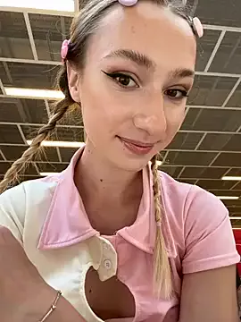 Yui-Ch – webcam model profile photo Image 7