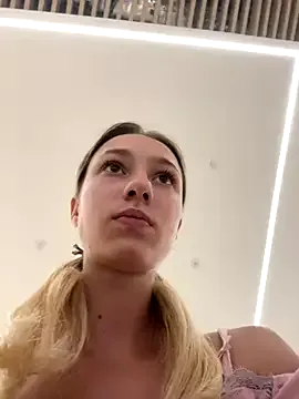 Yui-Ch – webcam model profile photo Image 9