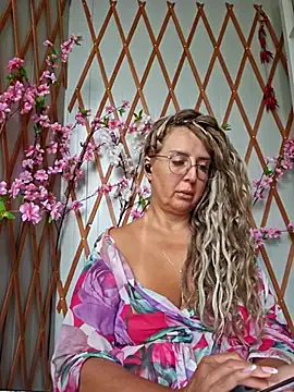 HotBella- – webcam model profile photo Image 17