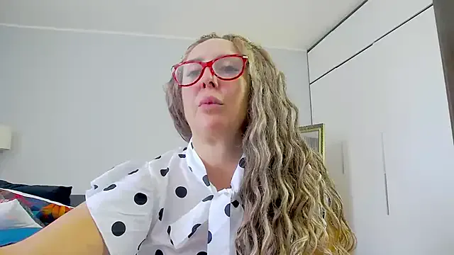 HotBella- – webcam model profile photo Image 4