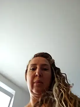 HotBella- – webcam model profile photo Image 9