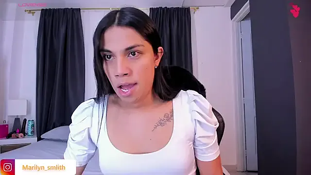 seraphine23 – webcam model profile photo Image 16