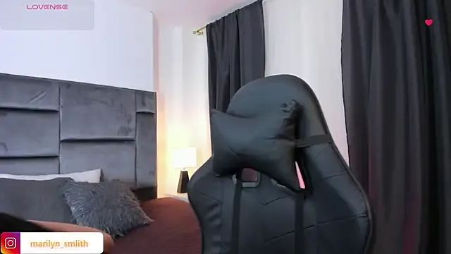 seraphine23 – webcam model profile photo Image 2