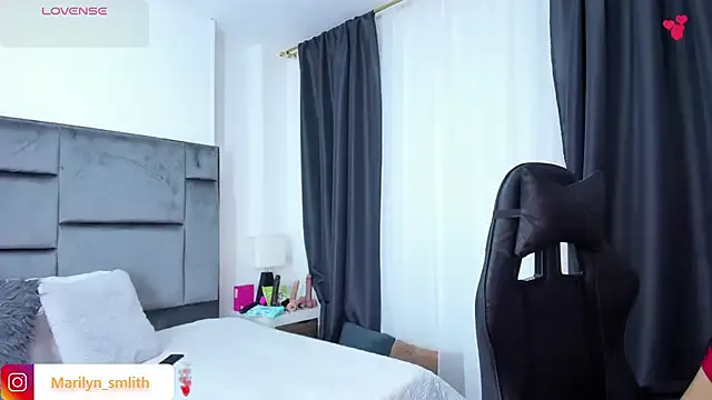 seraphine23 – webcam model profile photo Image 8