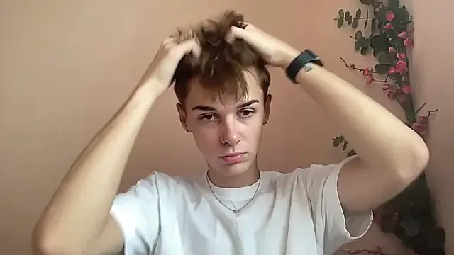 GouGou-111 – webcam model profile photo Image 10