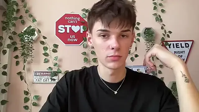 GouGou-111 – webcam model profile photo Image 17