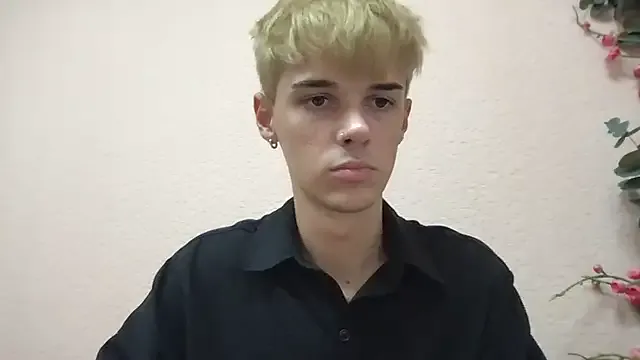 GouGou-111 – webcam model profile photo Image 2