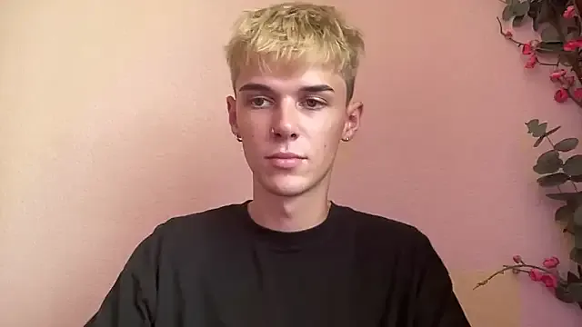 GouGou-111 – webcam model profile photo Image 3