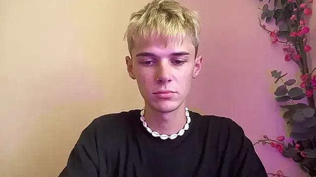 GouGou-111 – webcam model profile photo Image 4