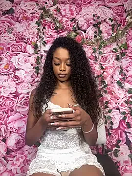 GouGou-111 – webcam model profile photo Image 11