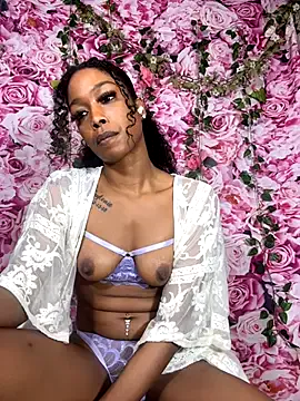 GouGou-111 – webcam model profile photo Image 13