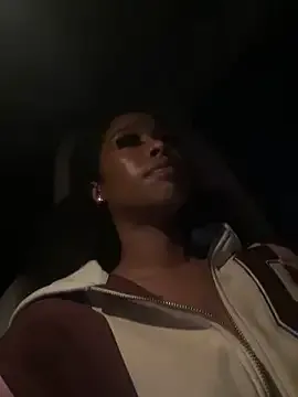 GouGou-111 – webcam model profile photo Image 18