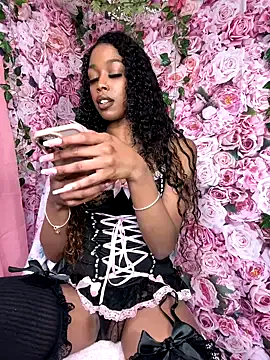 GouGou-111 – webcam model profile photo Image 6