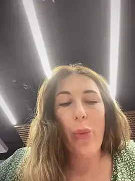 HotBella- – webcam model profile photo Image 2